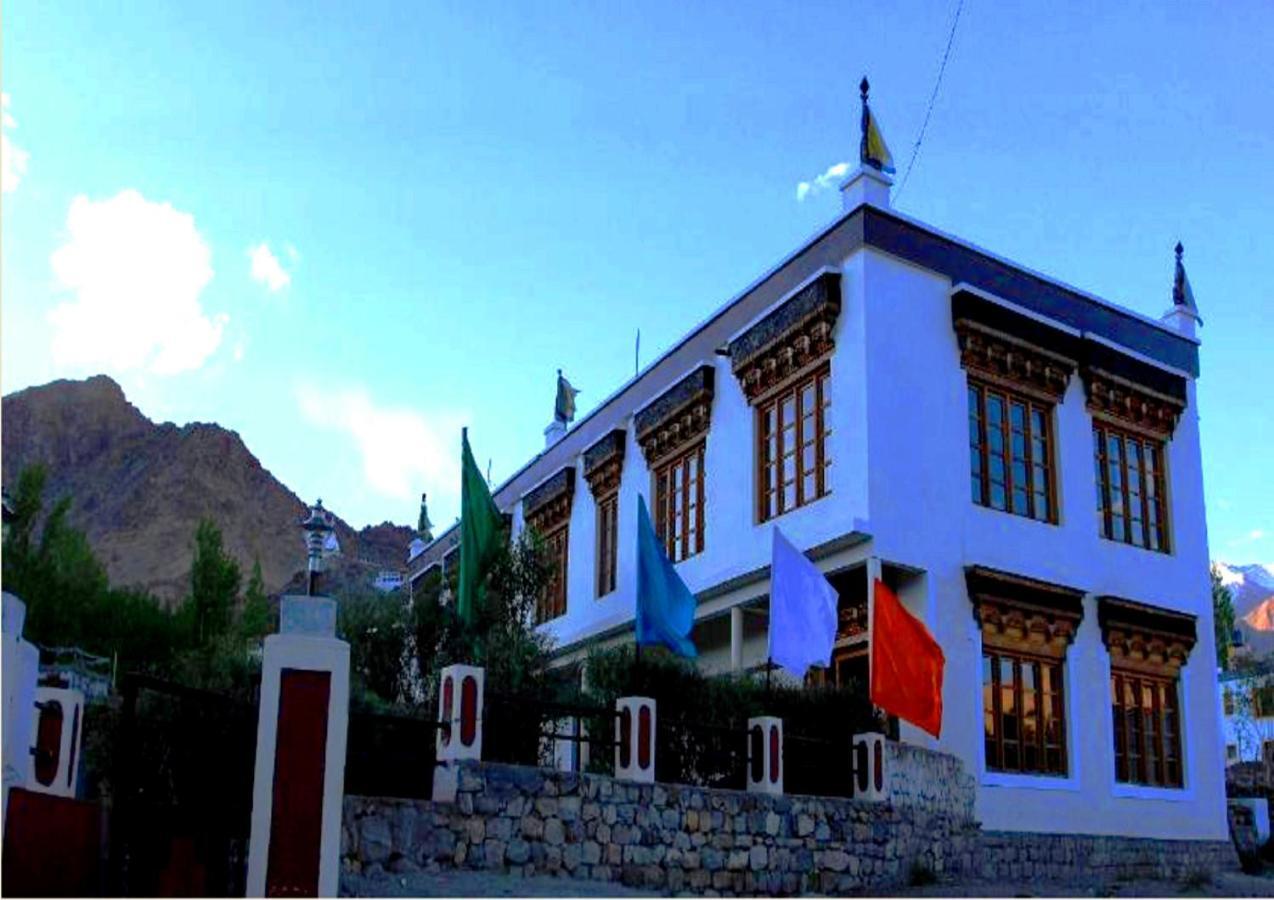 Hotel Mahay Palace Leh Kültér fotó